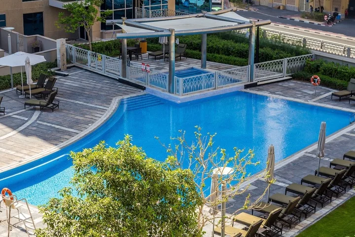 Дубай: 2 BR in Shemara by Deluxe Holiday Homes