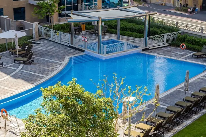Дубай: 2 BR in Shemara by Deluxe Holiday Homes
