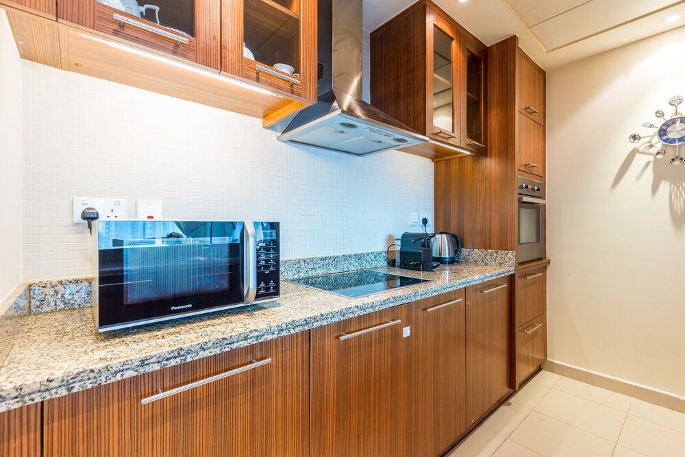 Дубай: 2 BR in Shemara by Deluxe Holiday Homes
