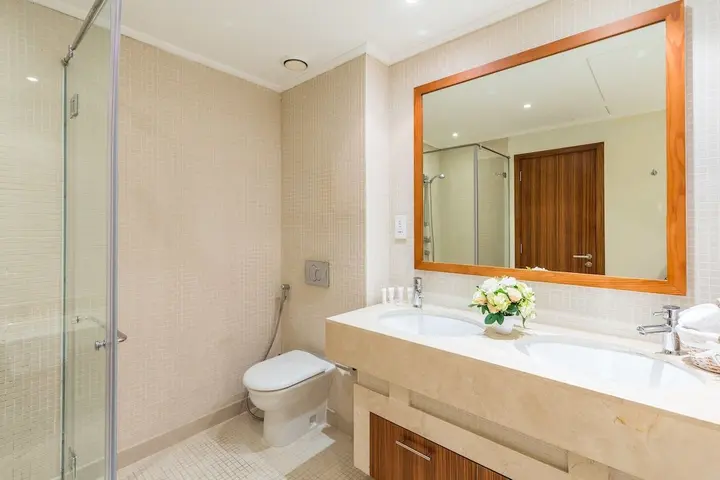 Дубай: 2 BR in Shemara by Deluxe Holiday Homes