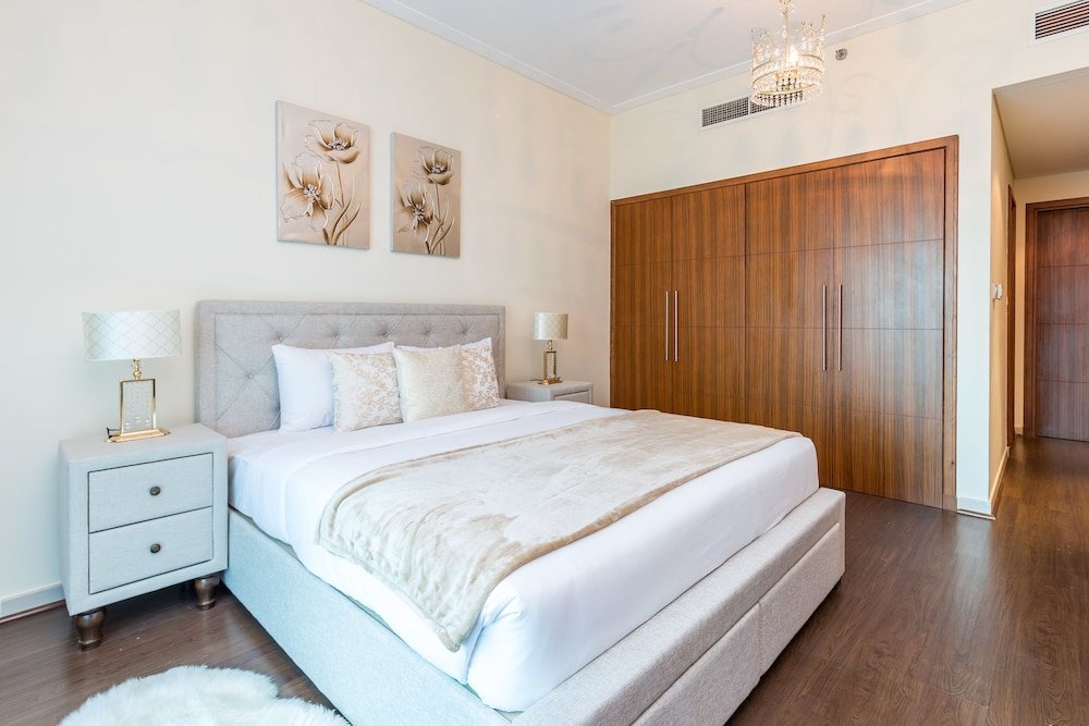 Дубай: 2 BR in Shemara by Deluxe Holiday Homes