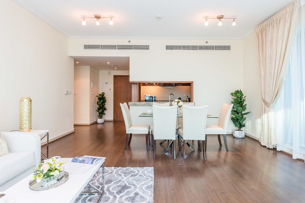 Дубай: 2 BR in Shemara by Deluxe Holiday Homes