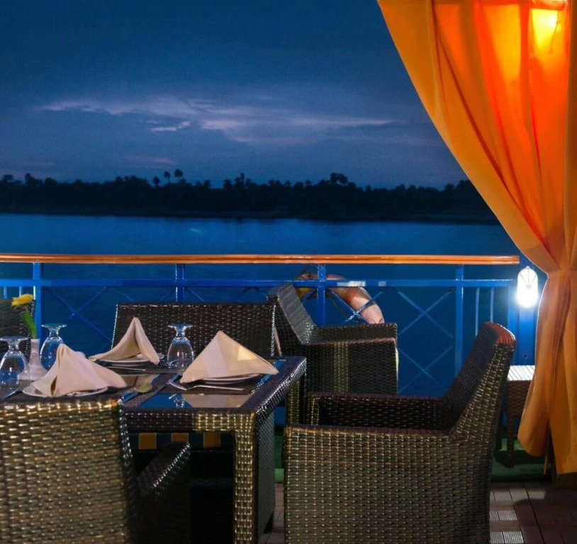 Луксор: MS Esmeralda Nile Cruise from Aswan or Luxor