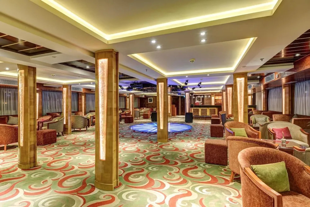 Луксор: MS Esmeralda Nile Cruise from Aswan or Luxor