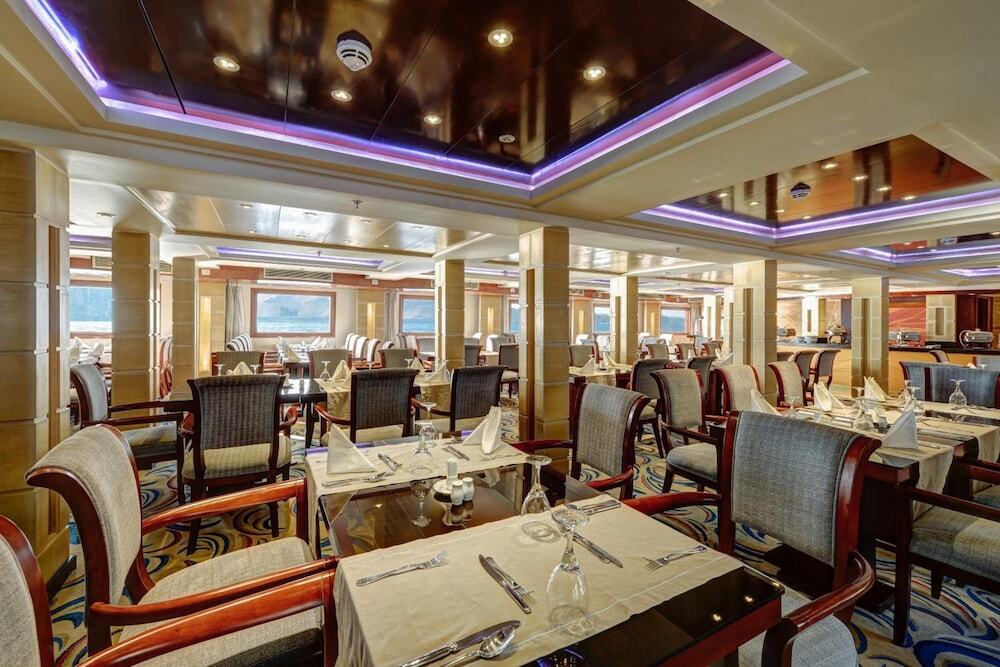 Луксор: MS Esmeralda Nile Cruise from Aswan or Luxor