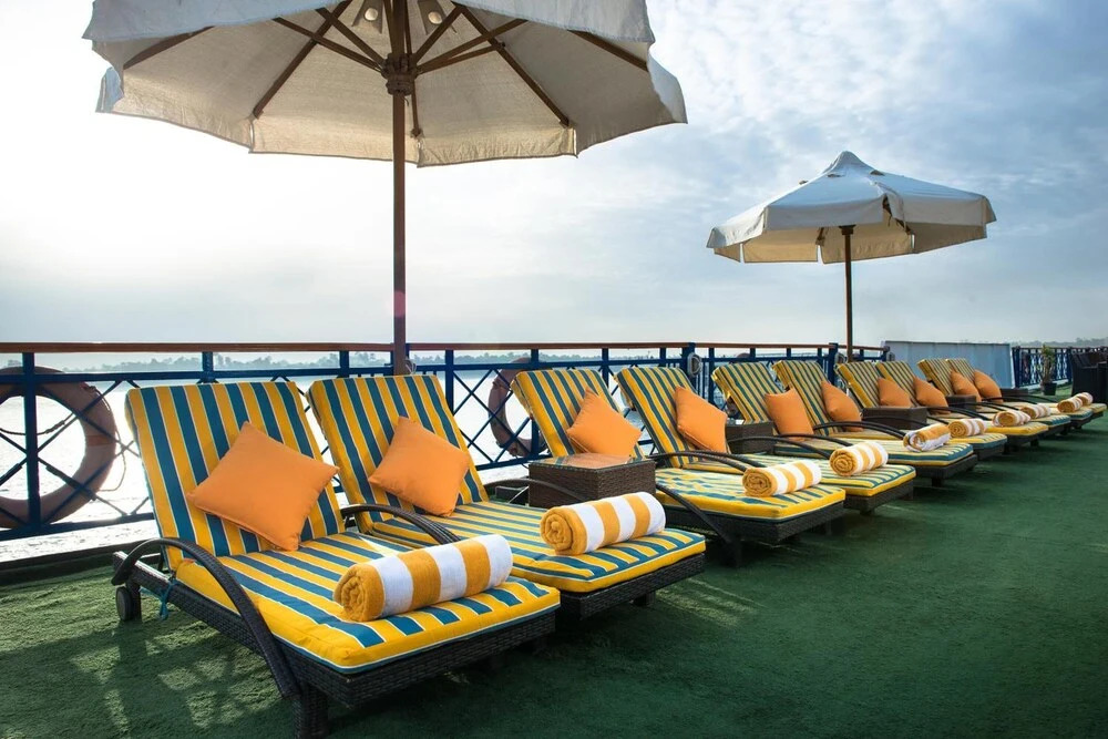 Луксор: MS Esmeralda Nile Cruise from Aswan or Luxor