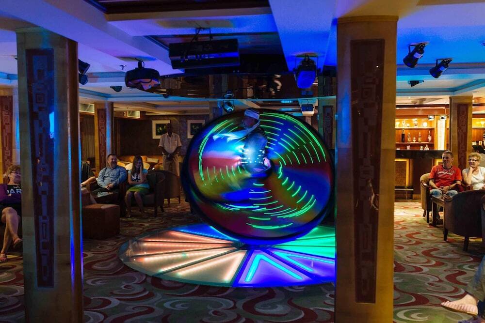 Луксор: MS Esmeralda Nile Cruise from Aswan or Luxor
