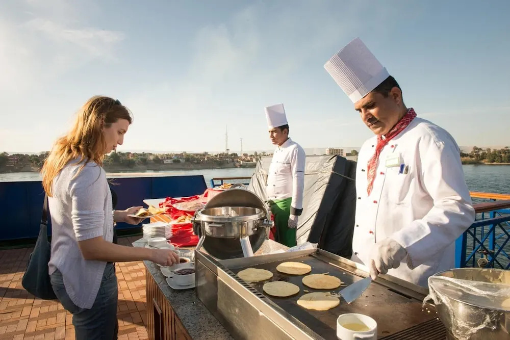 Луксор: MS Esmeralda Nile Cruise from Aswan or Luxor