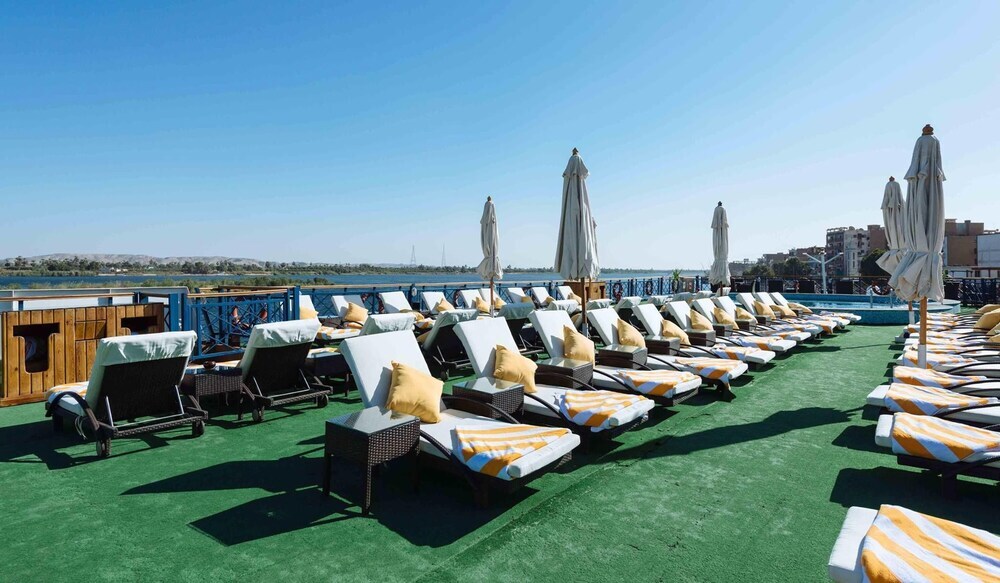 Луксор: MS Esmeralda Nile Cruise from Aswan or Luxor
