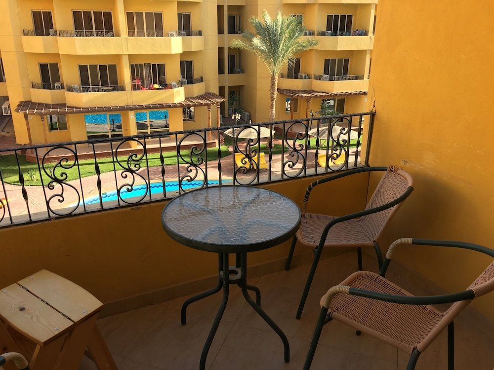 Хургада: Pool View Apart At British Resort 1334