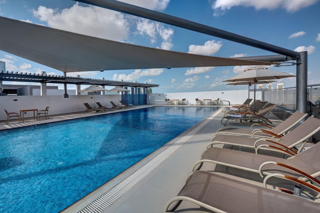 Дубай: The S Hotel Al Barsha