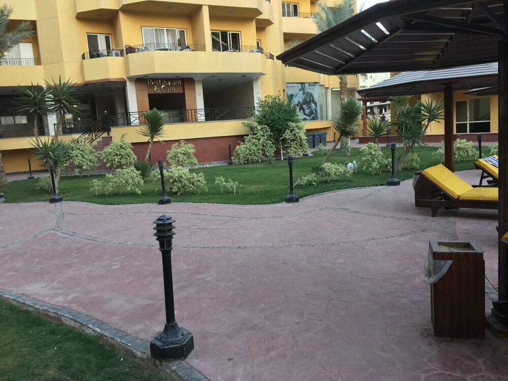 Хургада: Pool View Apart At British Resort 252