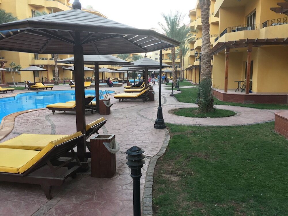Хургада: Pool View Apart At British Resort 252