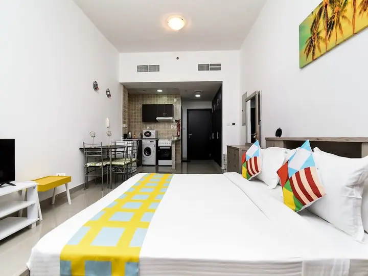 Дубай: OYO 144 Home Sheikh Zayed view Apartment