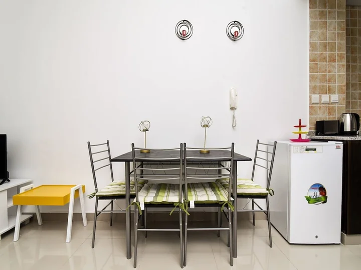 Дубай: OYO 144 Home Sheikh Zayed view Apartment