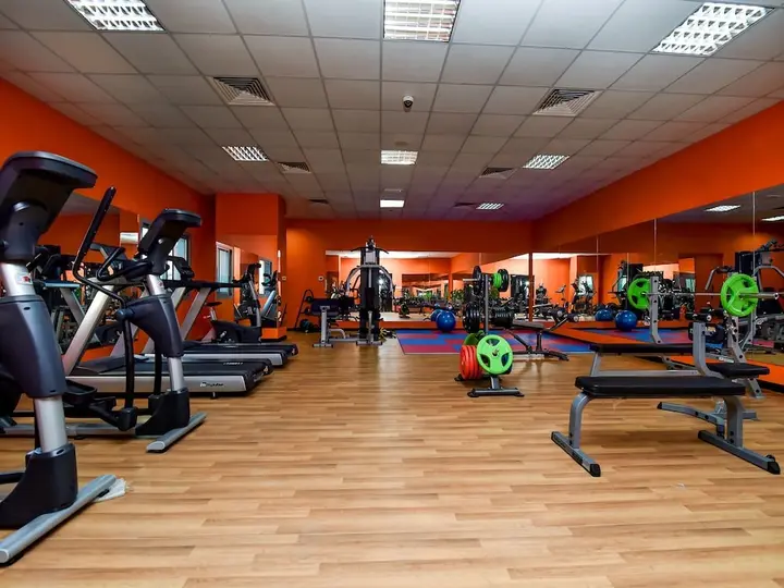 Дубай: OYO 144 Home Sheikh Zayed view Apartment