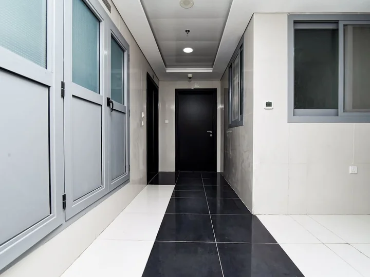 Дубай: OYO 144 Home Sheikh Zayed view Apartment