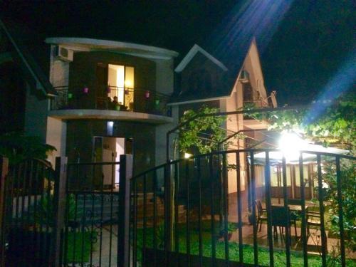 Уреки: Guest House Leto