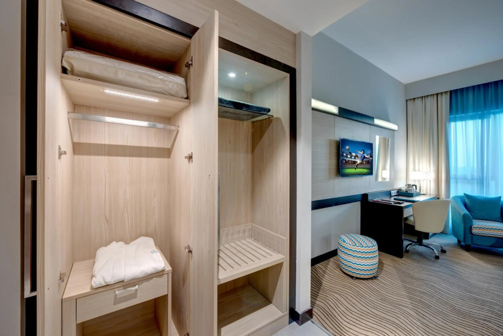 Дубай: City Avenue Hotel
