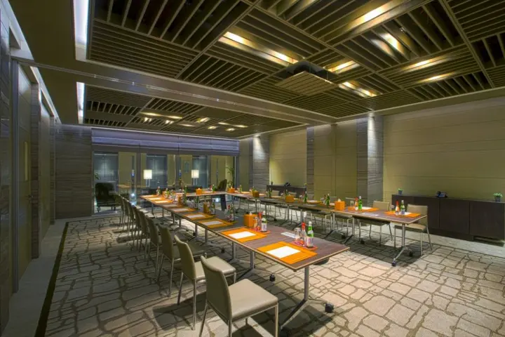Дубай: Grayton Hotel Dubai