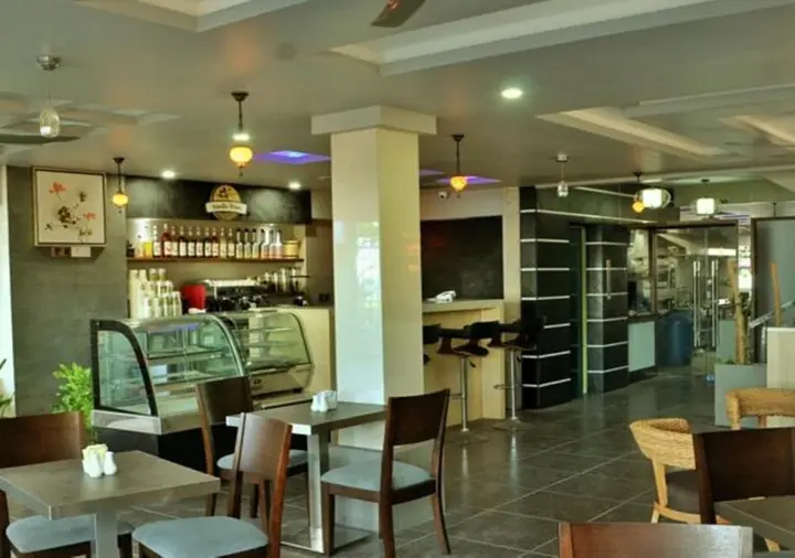 Хулхумале: Отель Airport Comfort Inn Premium