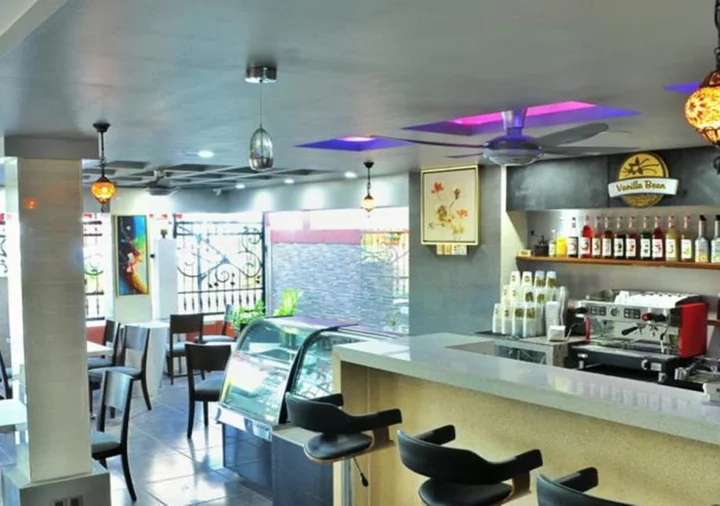 Хулхумале: Отель Airport Comfort Inn Premium