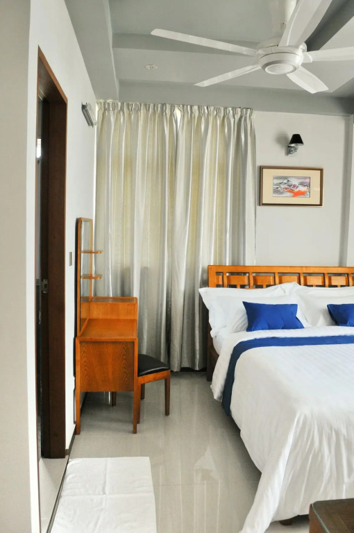 Хулхумале: Отель Airport Comfort Inn Premium