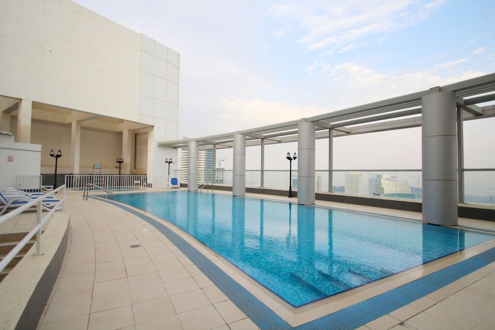 Дубай: Kennedy Towers - Al Noujoum