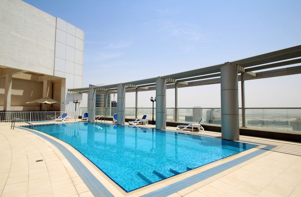 Дубай: Kennedy Towers - Al Noujoum
