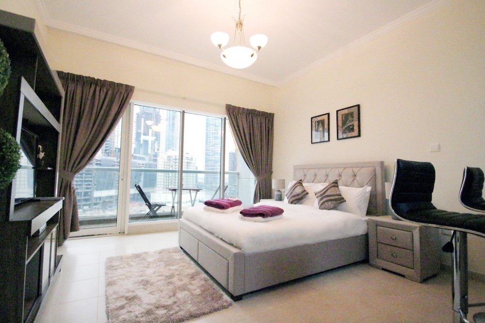 Дубай: Kennedy Towers - Al Noujoum