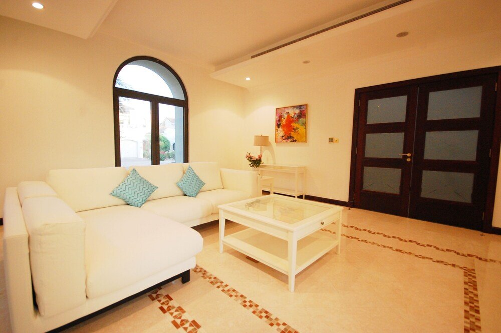 Дубай: Kennedy Towers - Frond L Garden Home