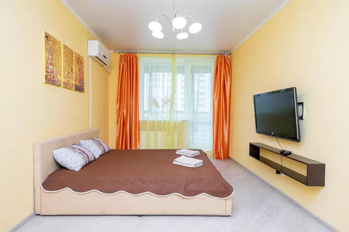 Казань: Apartment on Khakima 50