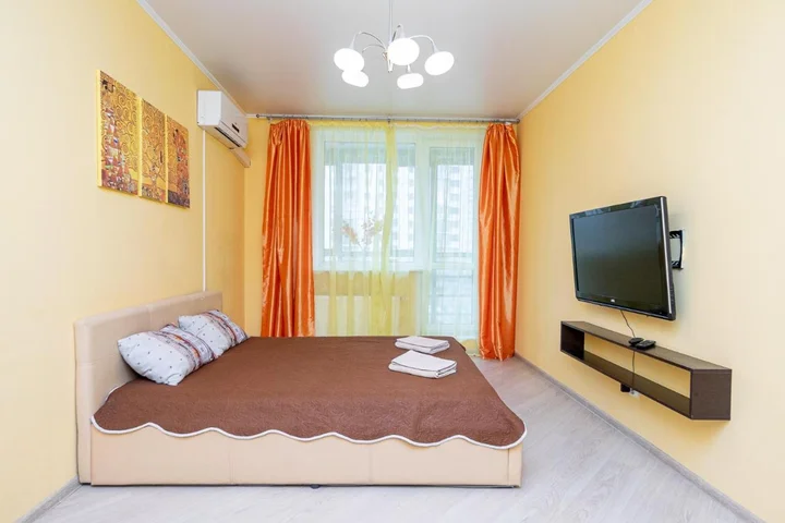 Казань: Apartment on Khakima 50