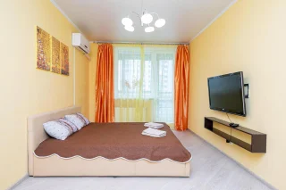 Казань: Apartment on Khakima 50