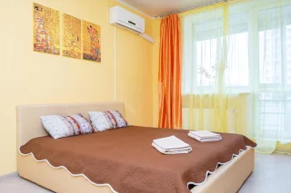 Казань: Apartment on Khakima 50