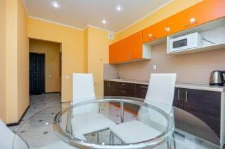 Казань: Apartment on Khakima 50