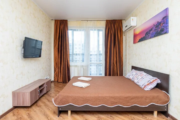 Казань: Apartment on Khakima 50