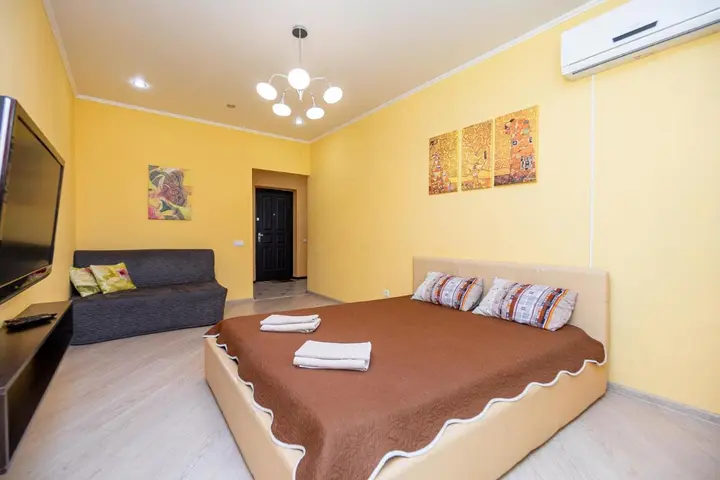 Казань: Apartment on Khakima 50