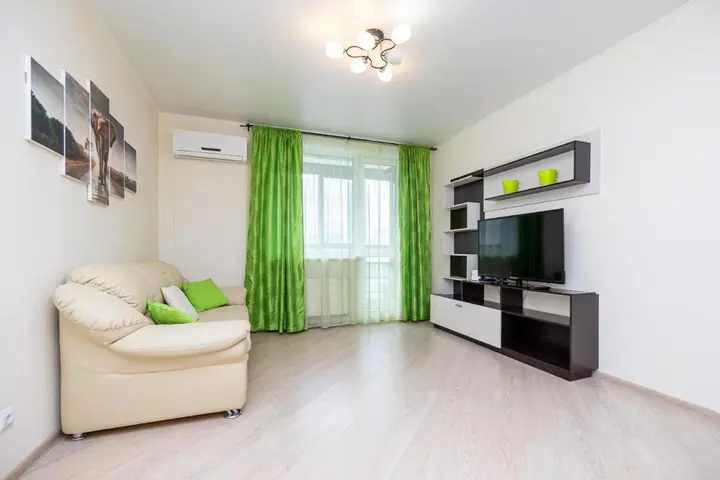 Казань: Apartment on Khakima 50