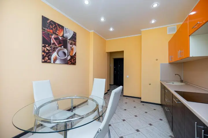 Казань: Apartment on Khakima 50