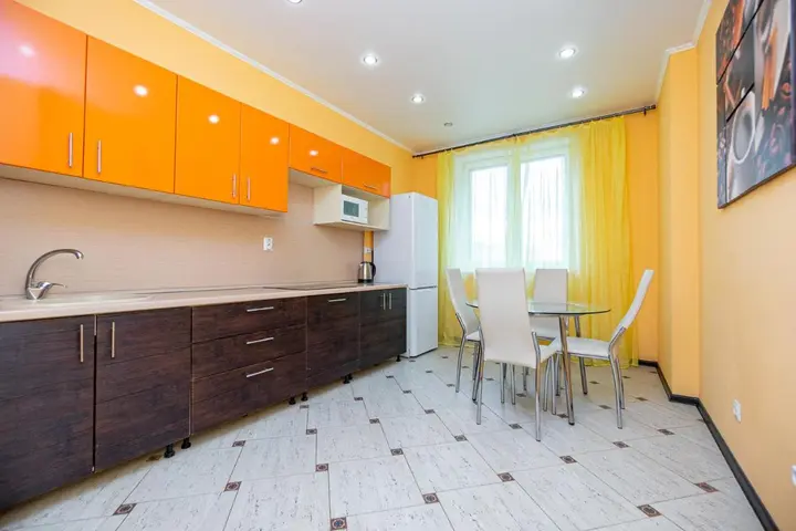 Казань: Apartment on Khakima 50
