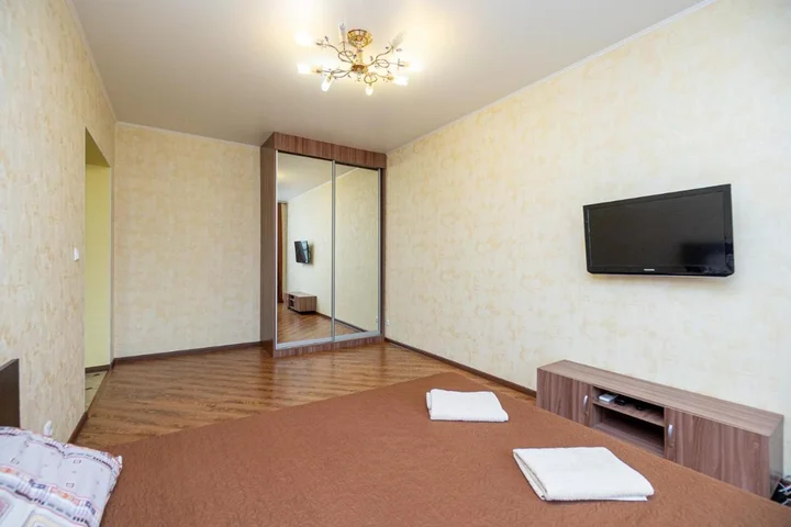 Казань: Apartment on Khakima 50