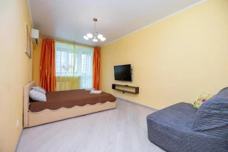 Казань: Apartment on Khakima 50