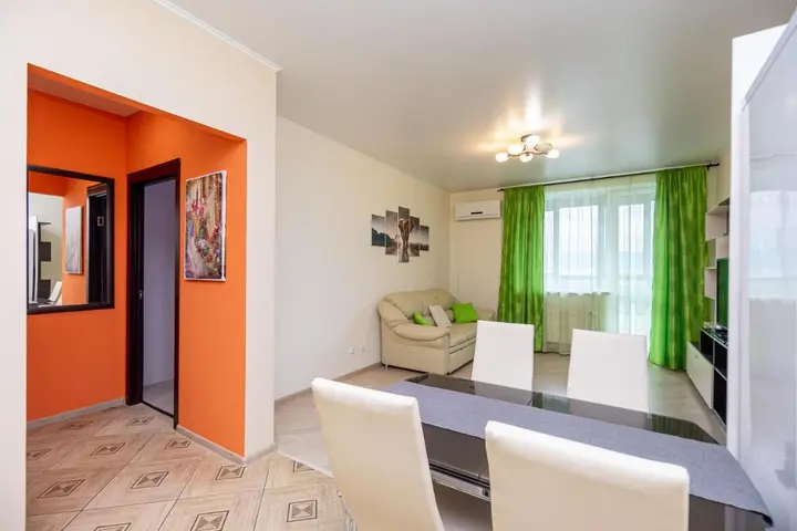 Казань: Apartment on Khakima 50