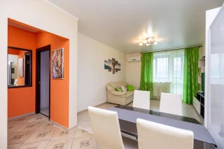 Казань: Apartment on Khakima 50