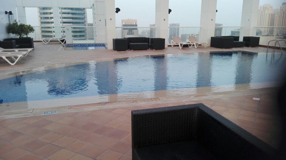 Дубай: HiGuests Vacation Homes - La Riviera