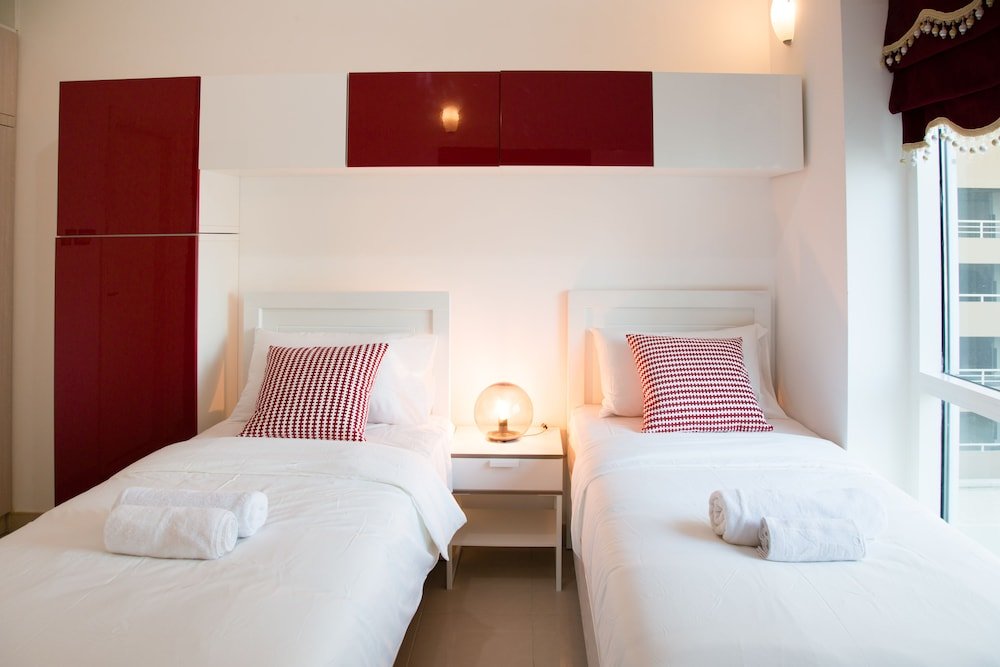 Дубай: HiGuests Vacation Homes - La Riviera