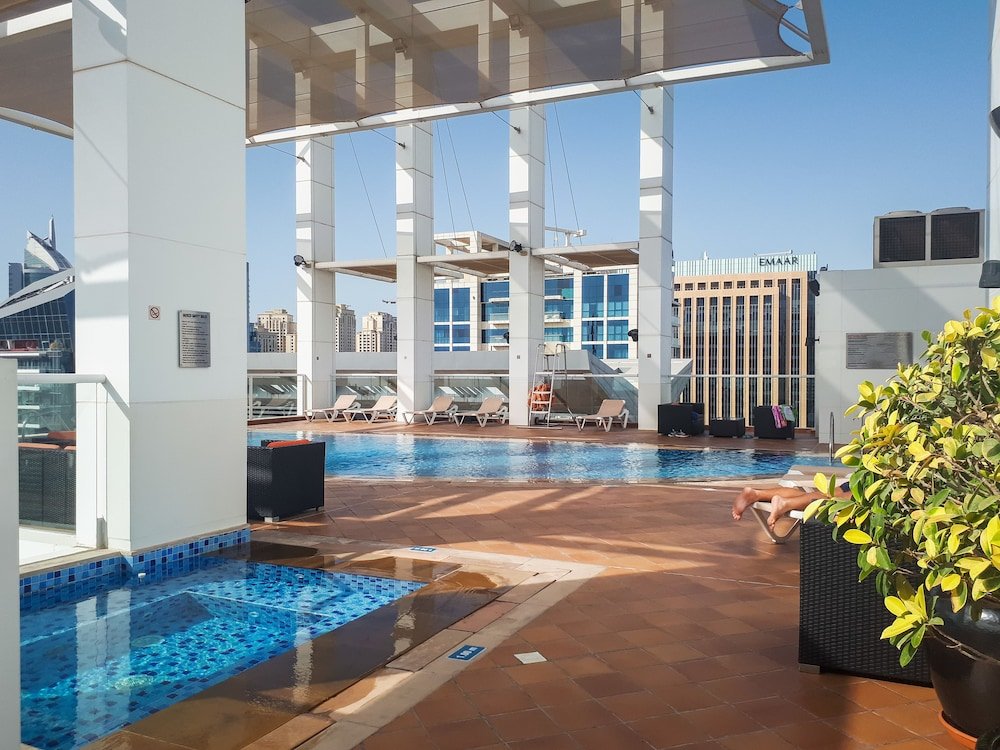 Дубай: HiGuests Vacation Homes - La Riviera