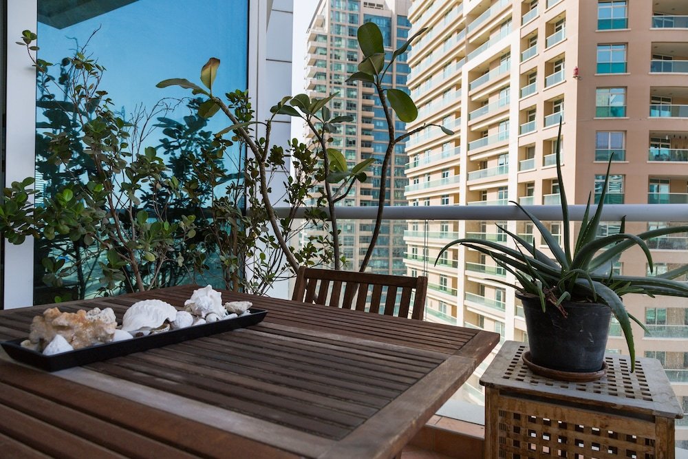 Дубай: HiGuests Vacation Homes - La Riviera