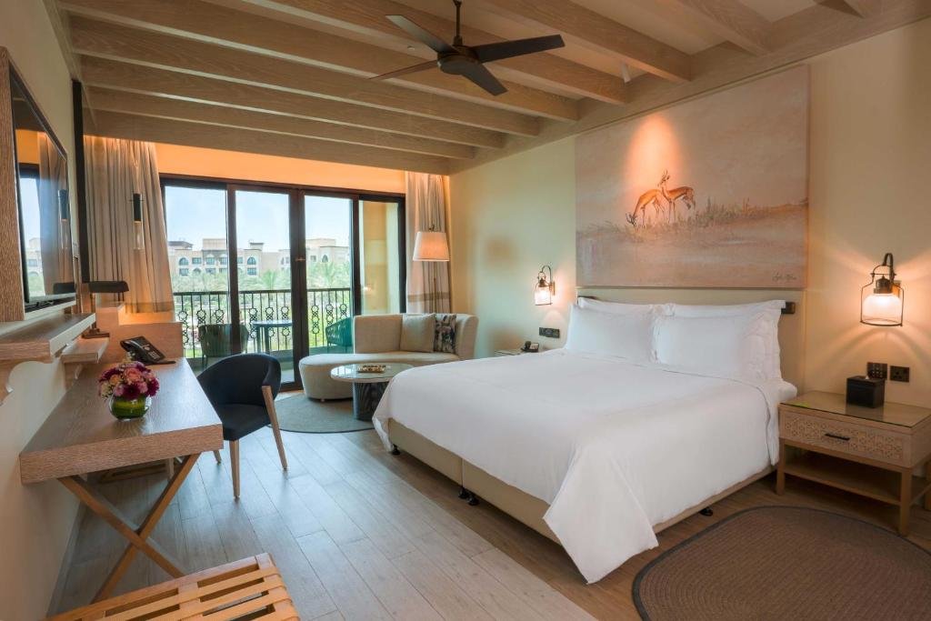 Абу-Даби: Saadiyat Rotana Resort and Villas
